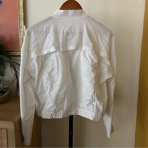 Lululemon Pack Light‎ Bomber Cropped Jacket Cinch White Packable Zip Up Size 2 - Picture 9 of 14